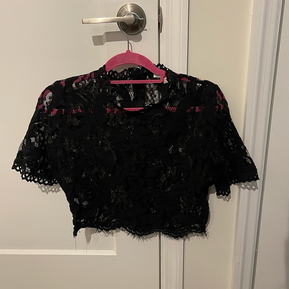 Black Lace cropped shirt. XL (Fits smaller)